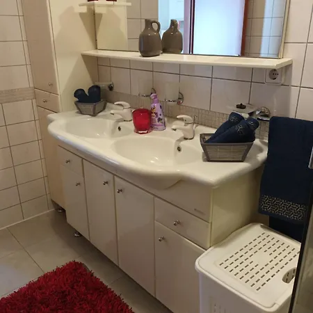 Emi 1 Apartman *