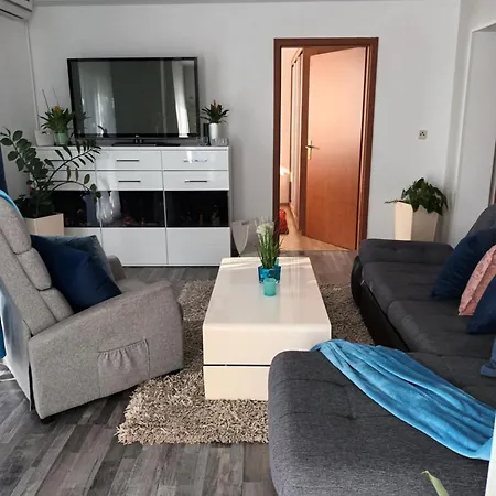 Emi 1 Apartman *